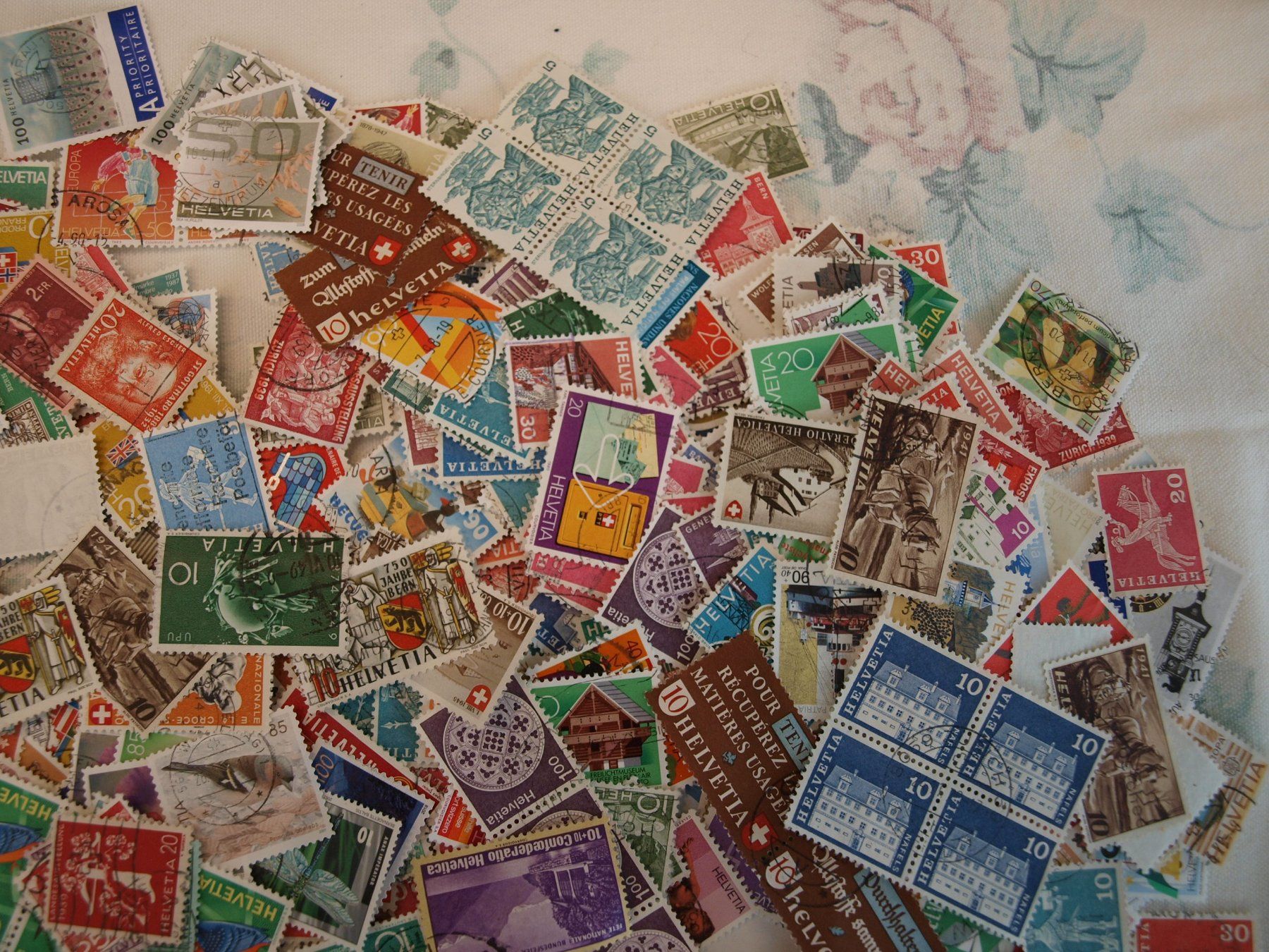 Tutti i francobolli: 1000 Schweizer Briefmarken über 70g .Gebraucht siehe Bilder – Usato da Aarau venduto da Marcele0 2