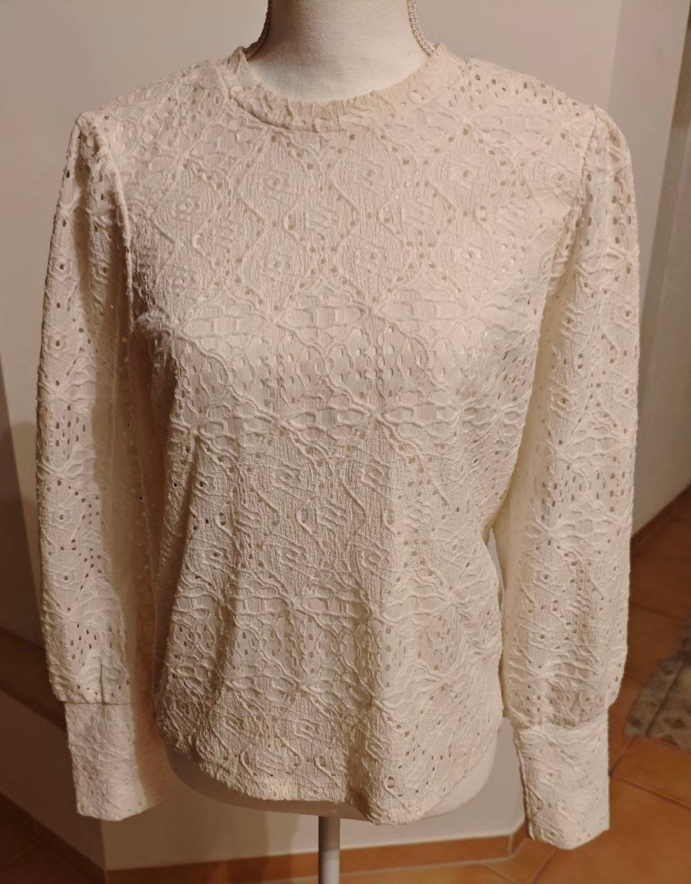 Camicette: ELEGANTE SPITZEBLUSE OBJEKT, GR.S WEISS, LANGARMIG – Nuovo (secondo la descrizione) da Weiningen ZH venduto da actera 1