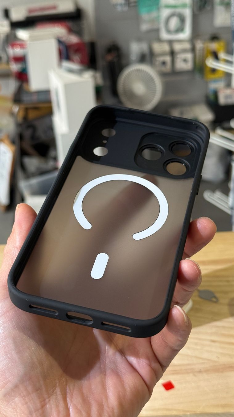 Cover & Protezioni schermo: iPhone 18 pro max - Coque magsafe avec protection camera – Nuovo e nell'imballaggio originale da Morges venduto da DigiAC 2