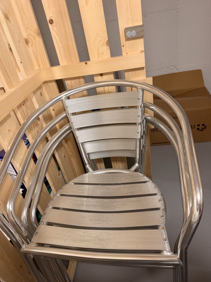Set de table et chaises: Balkon- Gartentisch mit 4 Stühlen – D'occasion à Arbon par maiiking 5