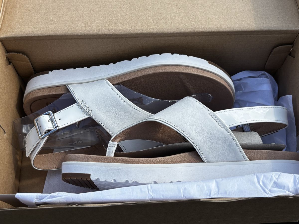 Ugg Scarpe da donna: Neue UGG Sandalen  – Nuovo e nell'imballaggio originale da Walterswil SO venduto da Sunshineyupi 1