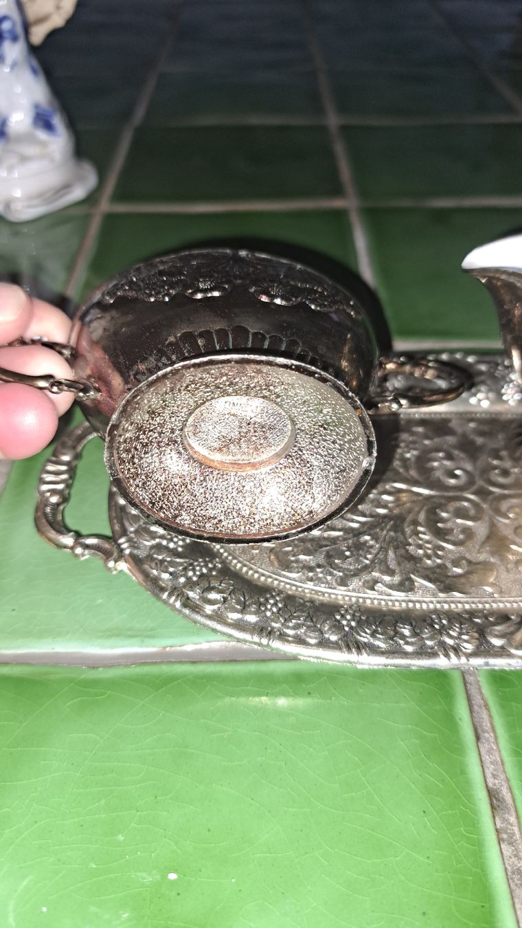 Set di piatti: Antikes Zucker und Milch Set, Metalltablett, emailliert  – Usato da Kölliken venduto da Upcycling-by-Mc-TAM 1