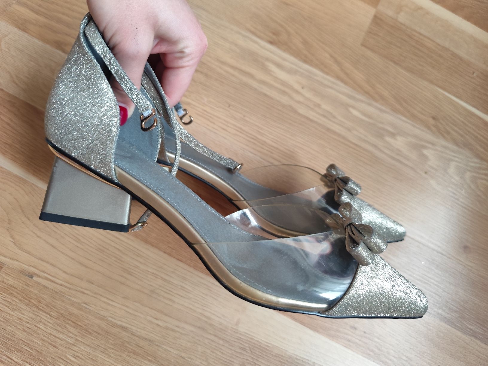Scarpe da donna: Silver Glitter Occasion Heels, Size 39 – Nuovo (secondo la descrizione) da Mägenwil venduto da VintageGirly 1