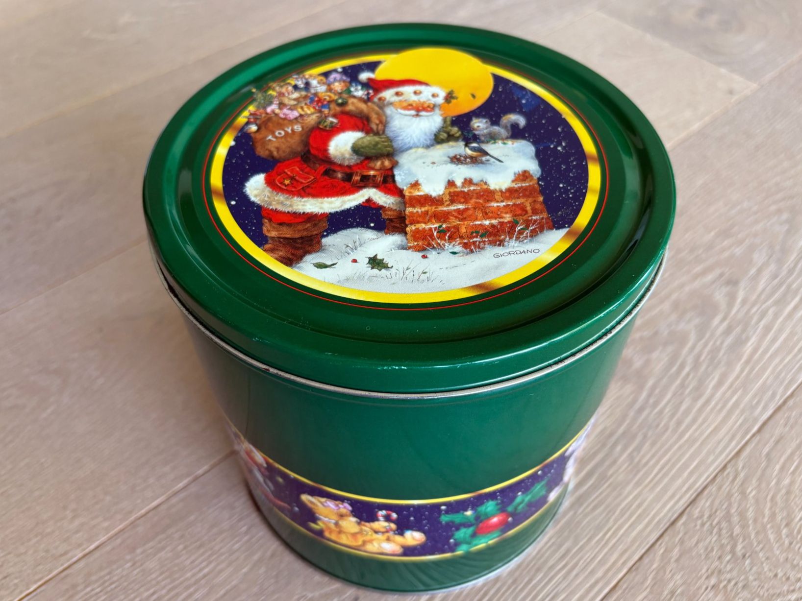 Behälter & Ähnliches: Grosse Blechdose/Guetzlidose Weihnachten/Samichlaus – Gebraucht aus Aesch LU von Rovo