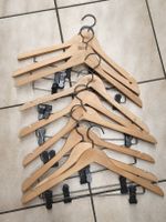 Holz Kleiderbügel mit Klammern, 9 Stk., gut erhalten, 