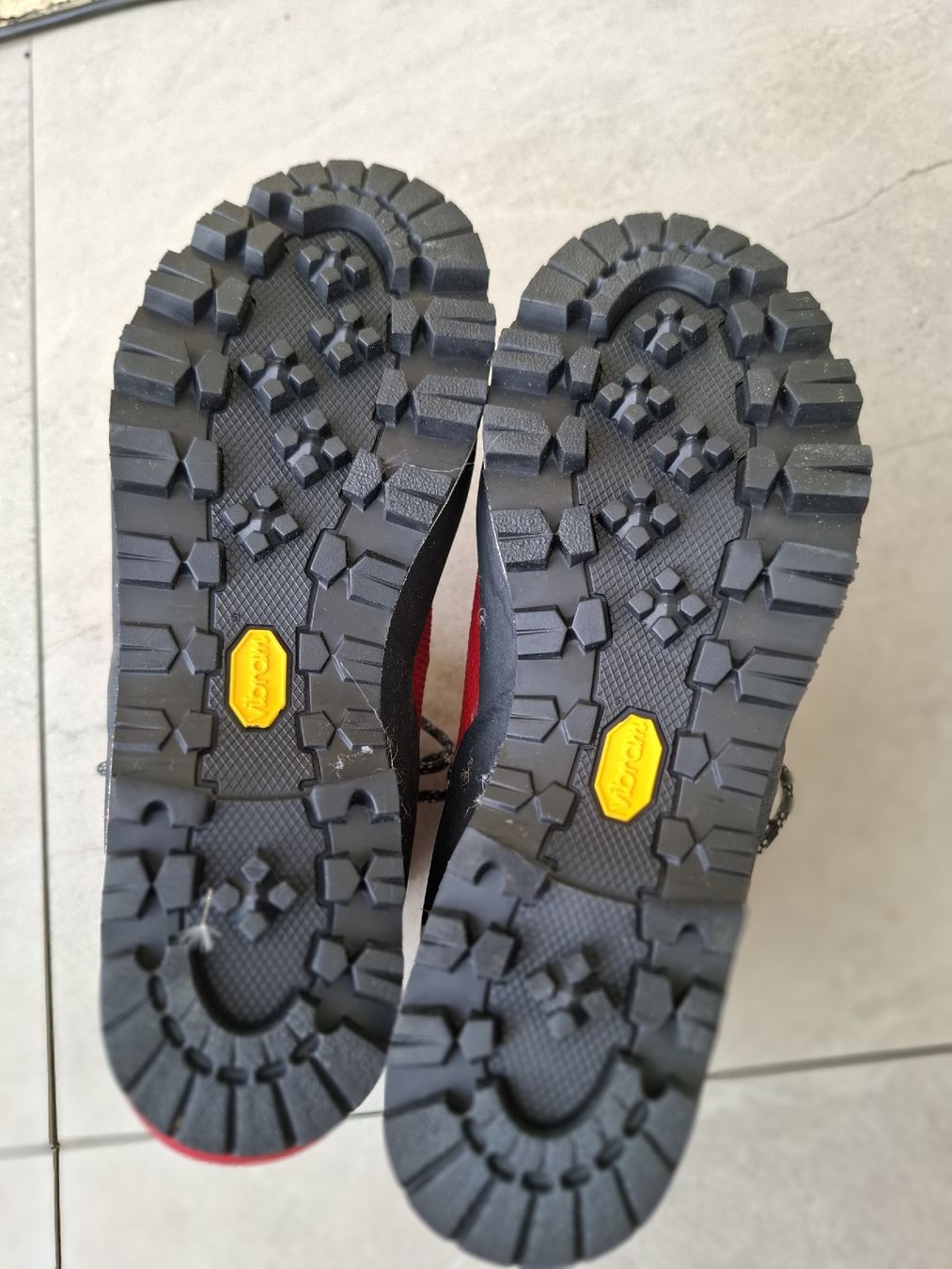 Scarpe da uomo: Rote SALTIC Bergstiefel Wanderschuhe Grösse 37.5  – Usato da Dörflingen venduto da Sander 1