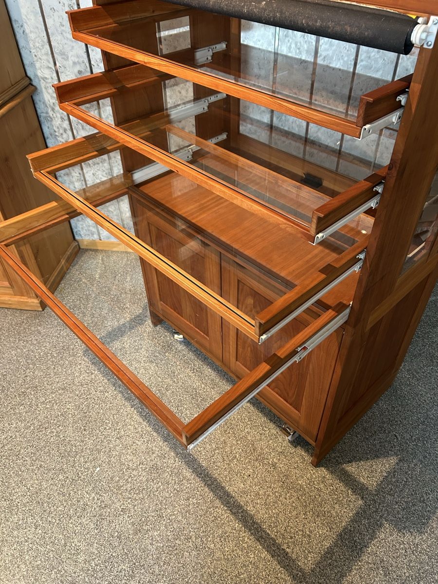Vitrinen: Vitrine en bois massif – Gebraucht aus Glovelier von s4rahde4ls 2