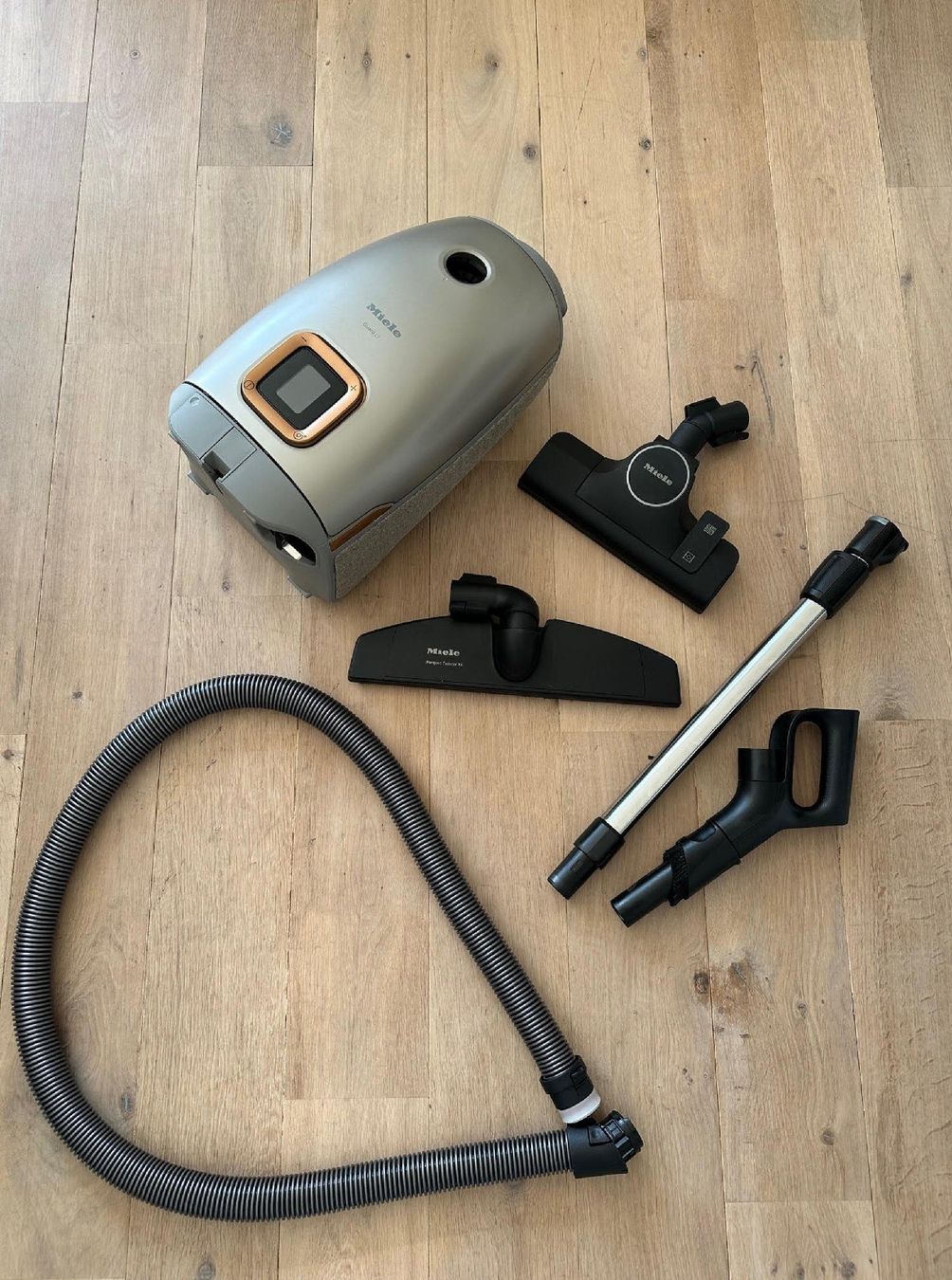 Miele Aspirapolveri & Accessori: Staubsauger Miele Guard L1 – Nuovo (secondo la descrizione) da Büron venduto da rog_k687