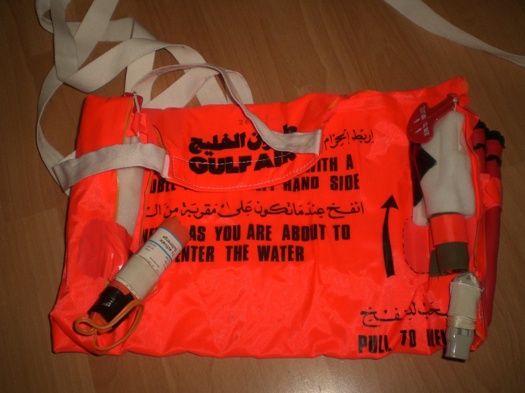 Misurare: Aviatik Crew Schwimmweste Gulf Air – Usato da Grellingen venduto da Neuron67 4