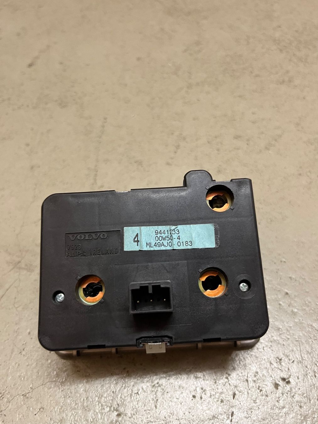 Volvo Alle Autoersatzteile: Volvo Lichtschalter, Grau - Teilenummer 9441233. – Gebraucht aus Bischofszell von VolvoT5 2