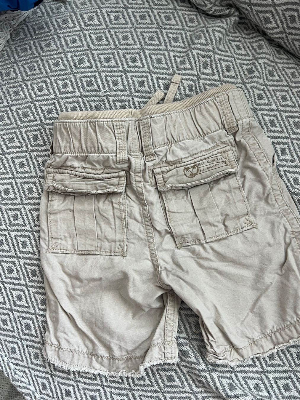 Gap Pantaloni: GAP SHORTS BOYS GR 98 – Usato da Basel venduto da theo-g77 4