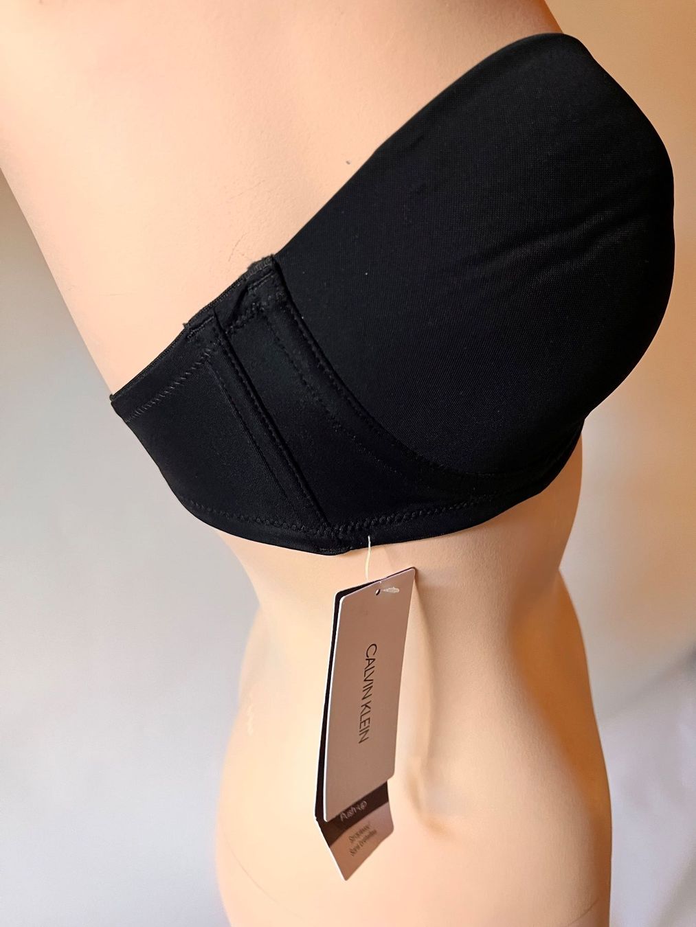 Calvin Klein Sonstige Unterwäsche: BH Push-Up, CALVIN KLEIN, Grösse 70D. Farbe Schwarz – Neu und originalverpackt aus Rudolfstetten von gst_g7xl 1