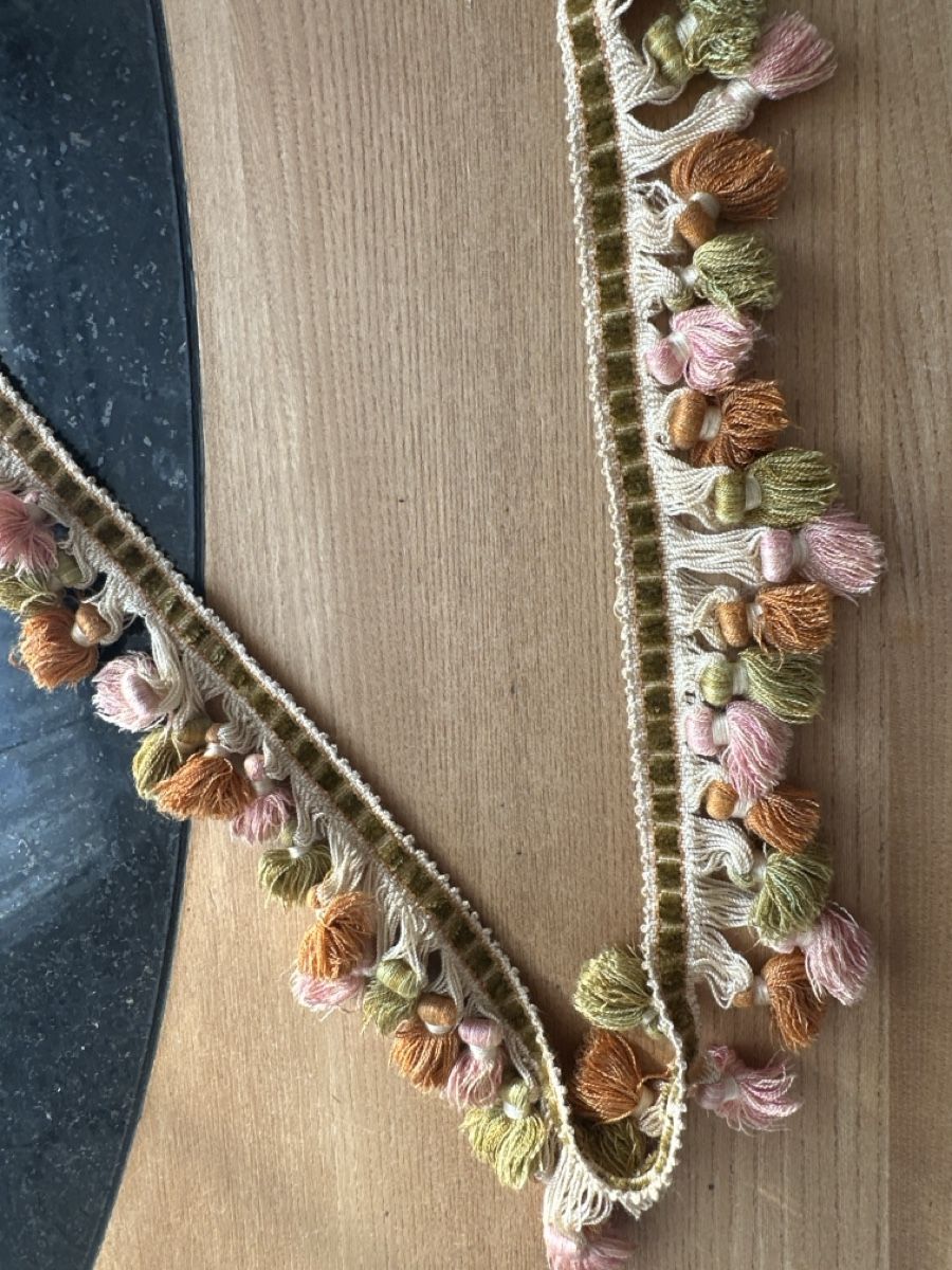 Alle Dekorationen: Bordure avec pompons 3x 3 mètres – Gebraucht aus Thun von lig_f678