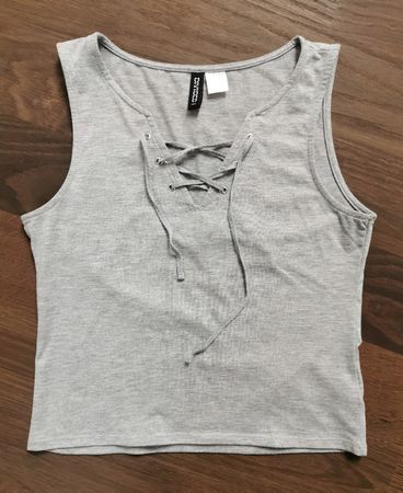 Graues Crop Top Gr. S, mit Schnürung