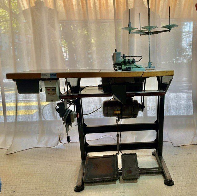 Machines à coudre: Overlock-Maschine – D'occasion à Zürich par manchester1979