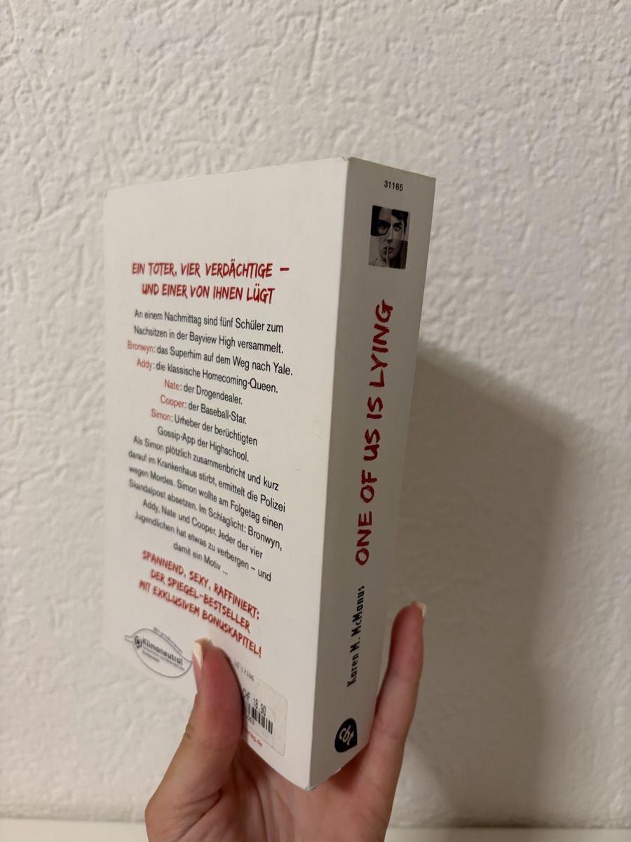 Bücher: Buch One of us – Gebraucht aus Eggerberg von nicolas.wasmer 1