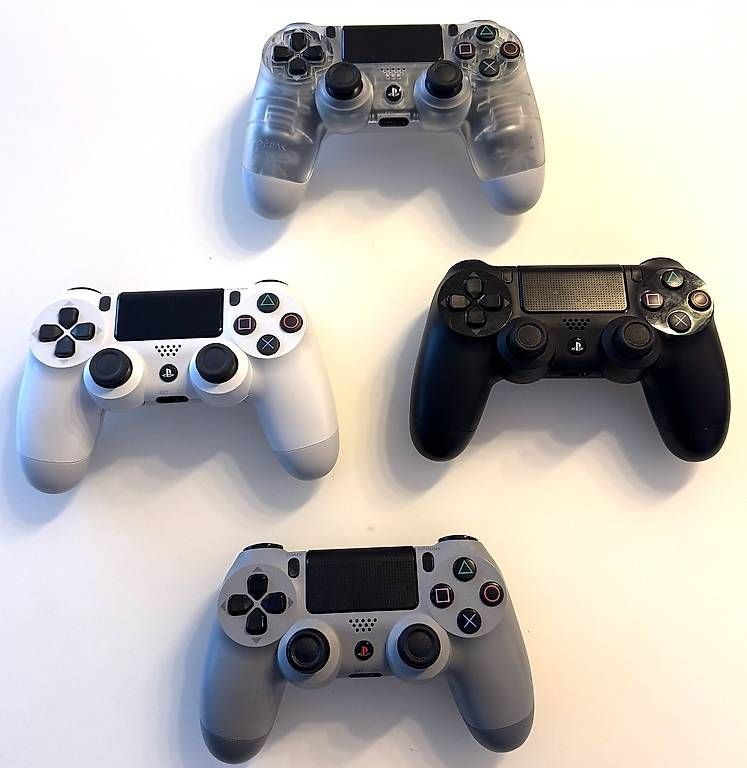 Controller: Controller Dualshock 4 & Dualshock 4 Charging Station PS 4 – Usato da Bülach venduto da gcricri