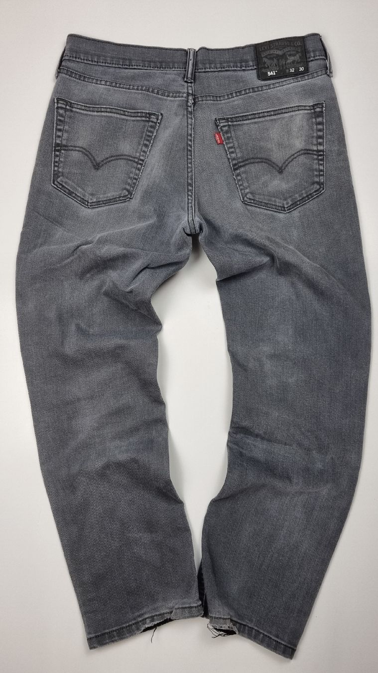 Levi's Jeans: Jean Levi's 541 W32/L30 – Nuovo (secondo la descrizione) da Crans-Montana venduto da pea_k6bc 3