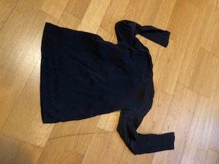 Pulls et sweat-shirts: Pull léger noir t.110/116 – D'occasion à Boudry par Lamue01 1