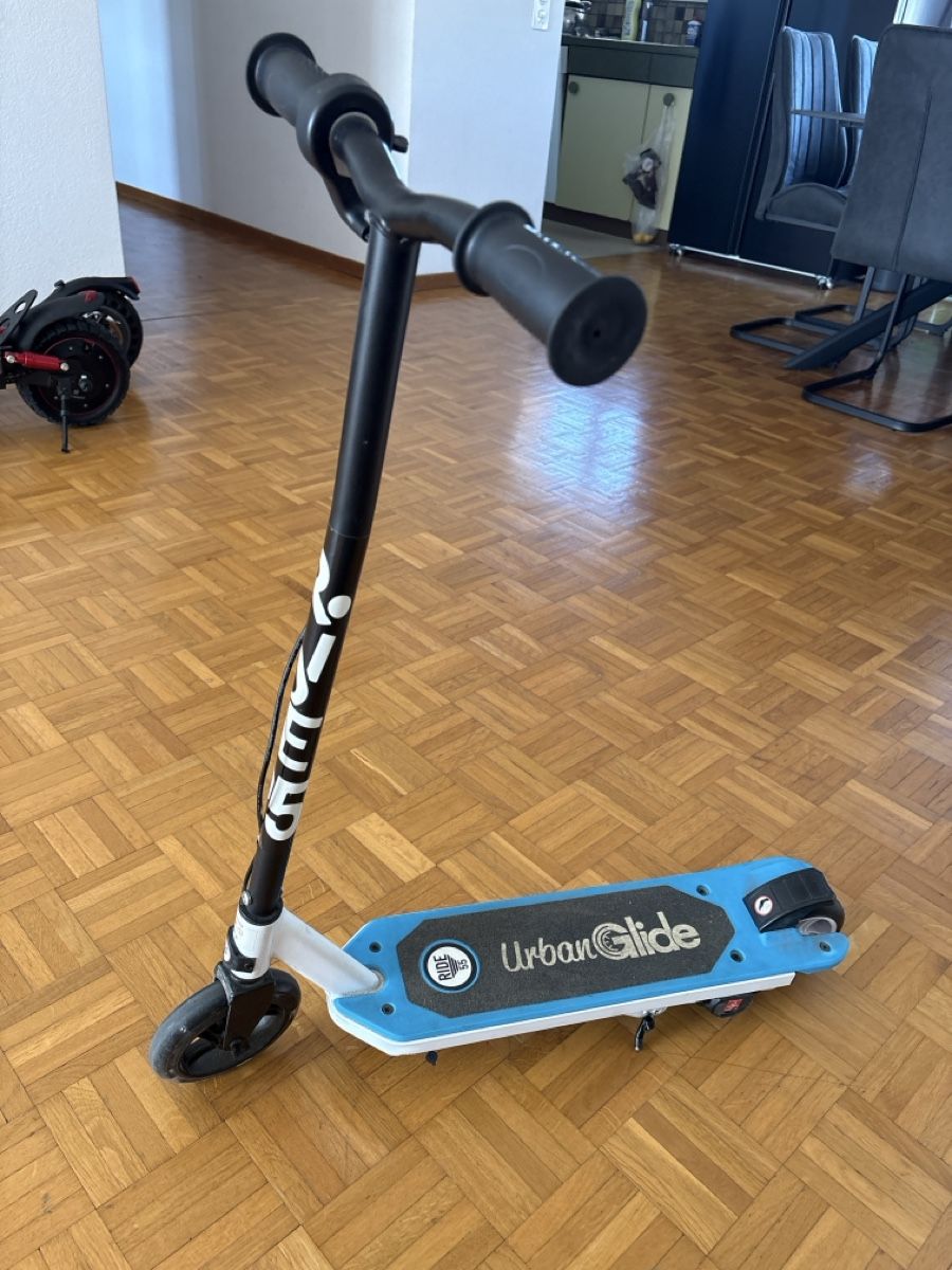 Veicoli per bambini: Elektro Kinderroller  blau schwarz – Usato da  venduto da  1