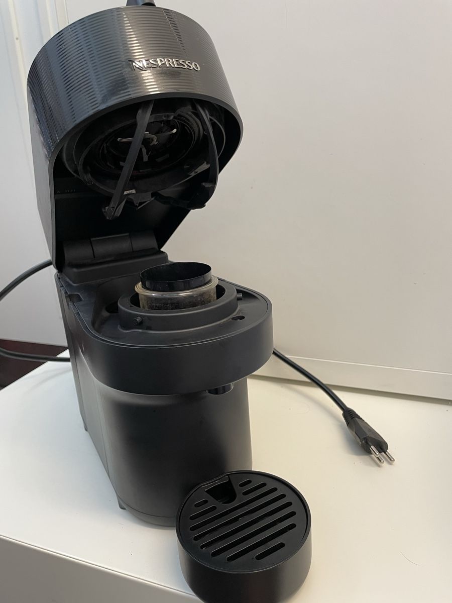 Nespresso Macchine per caffè & Macchine per espresso: Nespresso Venture Pop Schwarz – Usato da Zollikon venduto da yaris0505 1