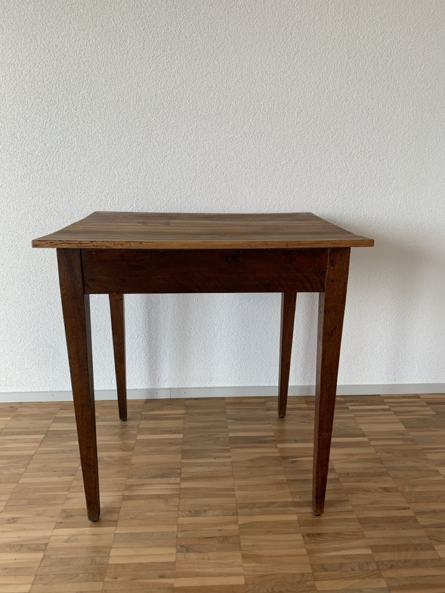 Tische: hochwertiger Holztisch antik – Gebraucht aus Zürich von summerinthecity100