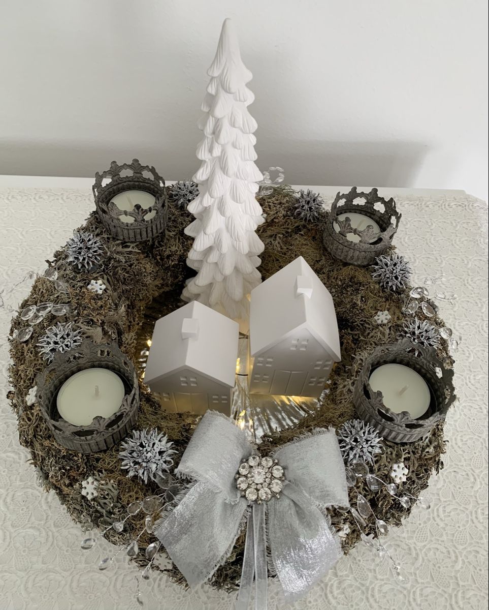 Tutte le decorazioni: Adventskranz mit Häuschen Handmade – Nuovo e nell'imballaggio originale da Diepoldsau venduto da Luxusdeko 9
