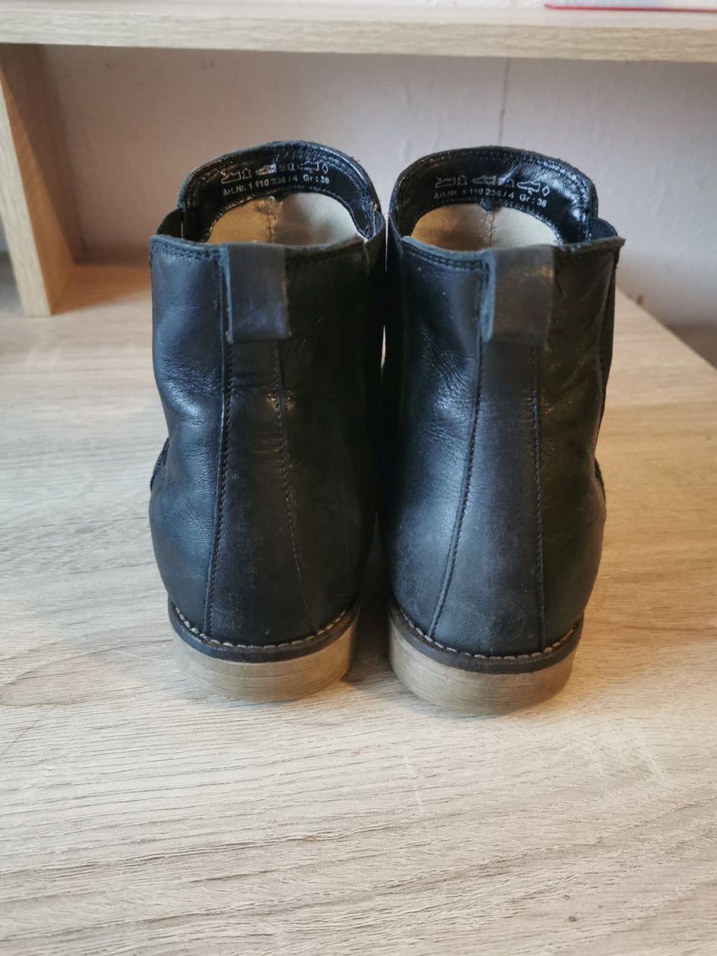 Scarpe da donna: Schwarze Stiefelleten Grösse 36 – Usato da Unterägeri venduto da Fiobi 2