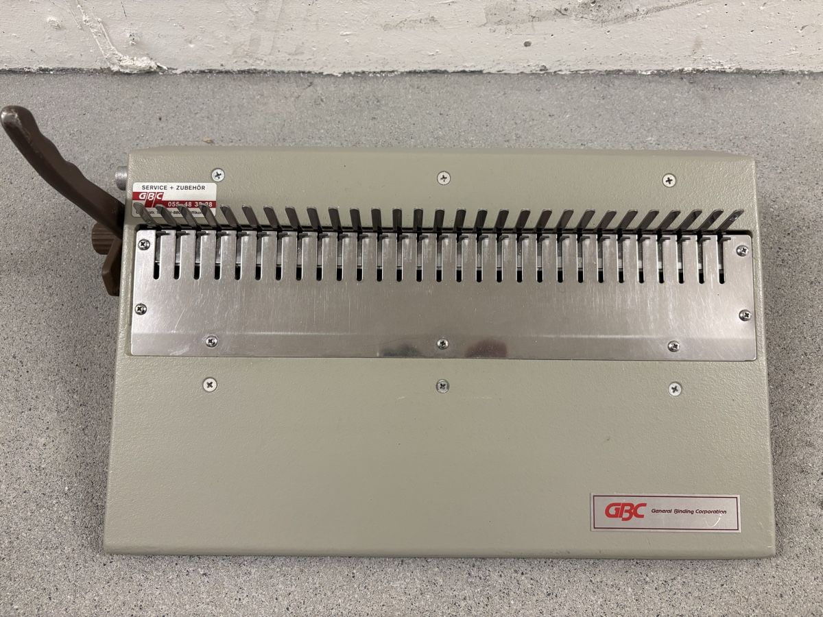 Macchine rilegatrici: GBC 16-DB Bindemaschine ab Fr. 1.- – Usato da Perlen venduto da S0nG0ku 1