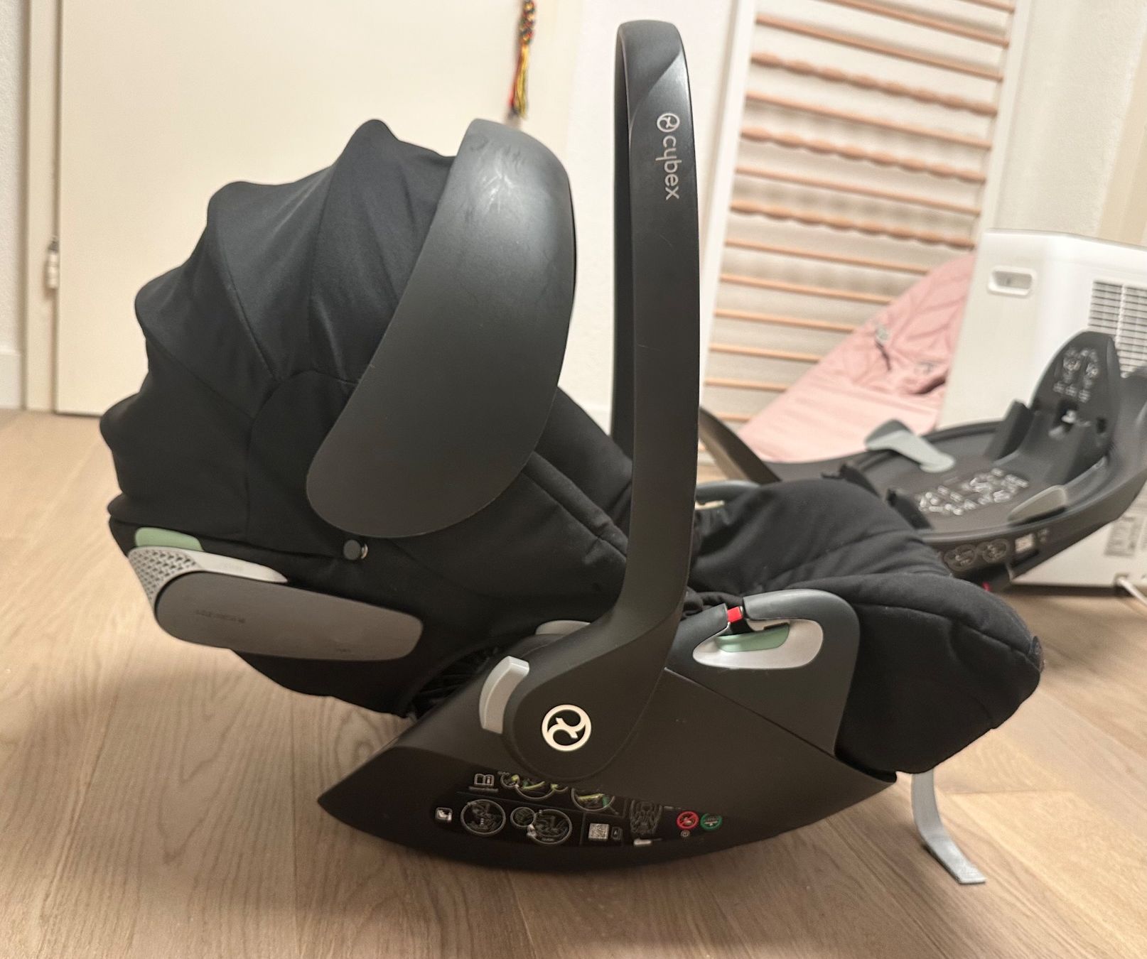 Cybex Seggiolini per auto: CYBEX Cloud T i-Size Babyschale inkl. Base T & Regenverdeck – Usato da Oetwil Am See venduto da Freshprince 4