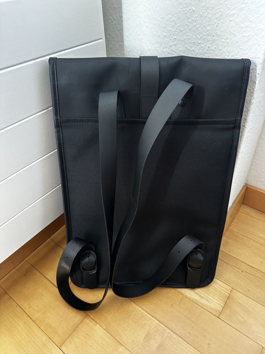 Rains Rucksäcke: RAINS Rucksack - Schwarz – Gebraucht aus Zürich von Anoifeur 1