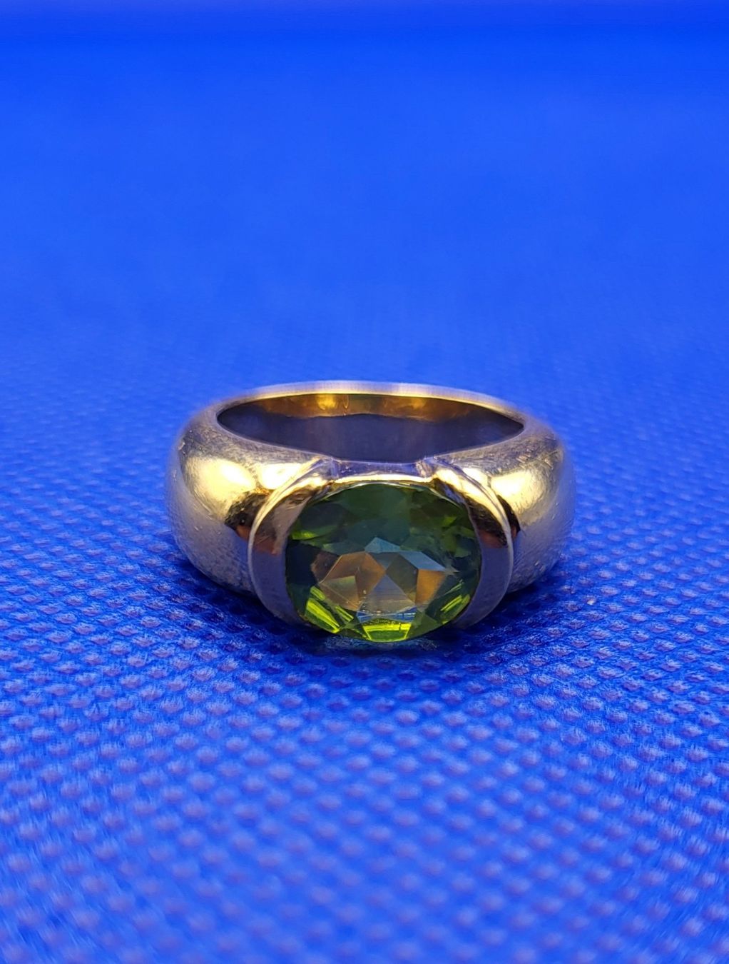 Anelli: 18 Karat 750 Gold Ring Mit Peridot – Usato da Wald ZH venduto da Aniade 2