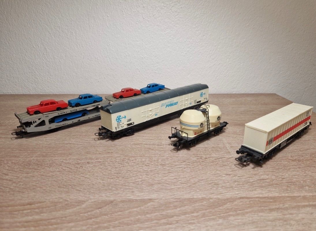 Lima Modellini di ferrovie: Lima 4 x Güterwagen H0 (P) – Usato da St-Aubin-Sauges venduto da Lo_Go