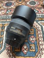 Nikon AF-S Nikkor 85mm f1.8G lens THE BEST! EXCELLENT BOKEH
