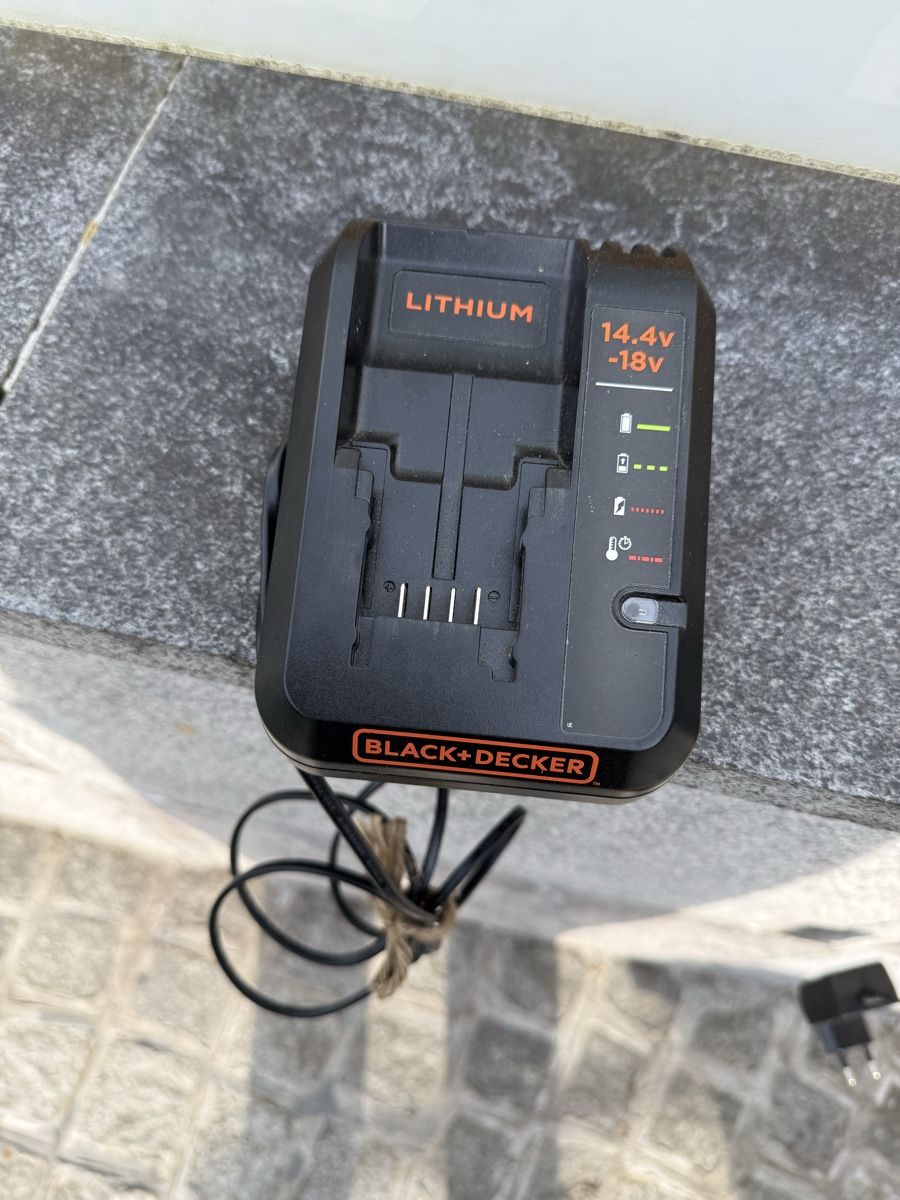 Caricatori & Batterie: Black & Decker Ladegerät 14.4-18 V – Usato da Nebikon venduto da Electrovoice10