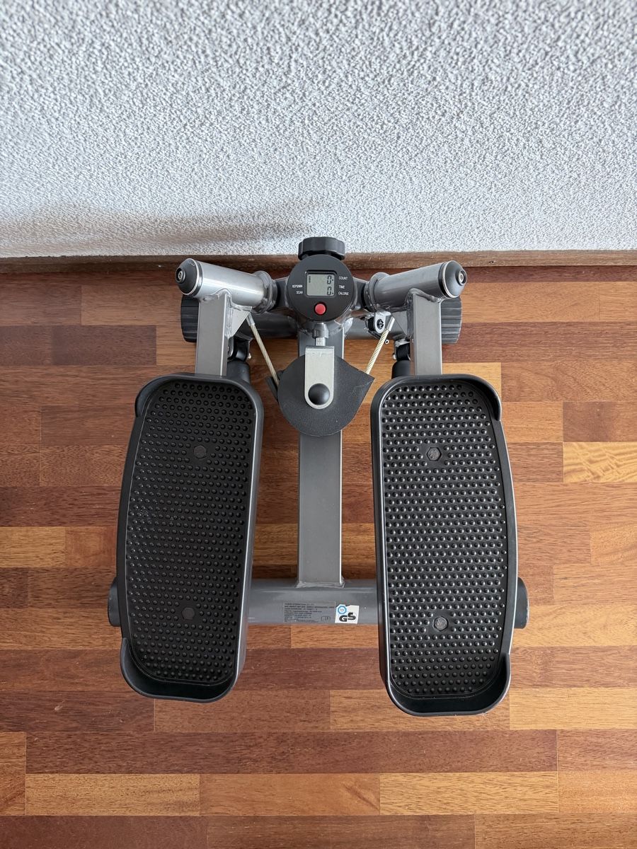 Hometrainer: Mini Stepper avec affichage numérique, bon état – Gebraucht aus Givisiez von krl_8f2w 4