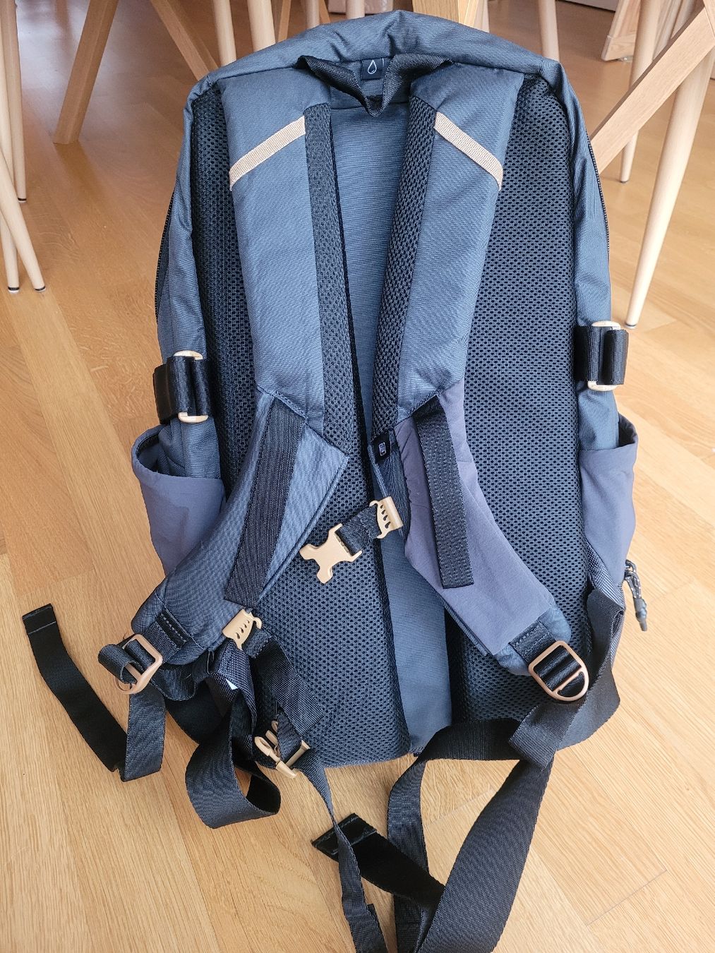 Decathlon Sacs à dos: Quechua Wanderrucksack Arpenaz anthrazit – D'occasion à Bern par hitomi112 1