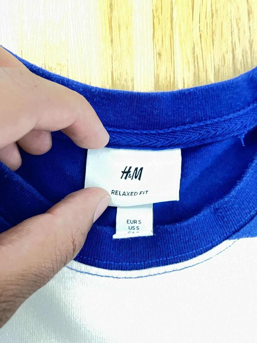 H&M Maglioni & Felpe: Longsleeve -Everything is connected H&M  – Usato da Zürich venduto da nik_7mkf 2
