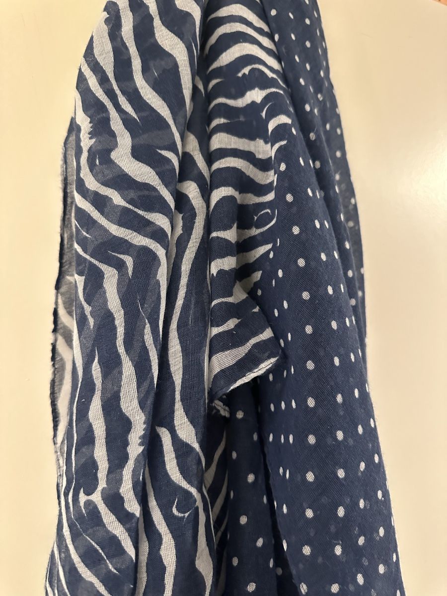 Foulard & Sciarpe: Navy blue scarf with zebra & polka dot print - lightweight & – Usato da Zürich venduto da car_68nt 2