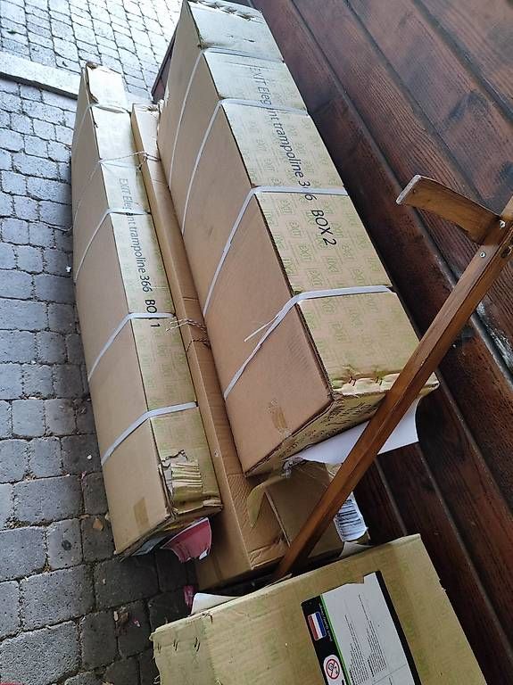 Trampoline: Trampolin Original verpackt – Neu und originalverpackt aus Aarau Rohr von NHischier 1