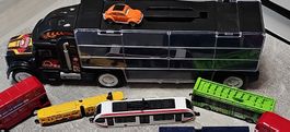 Spielzeug Truck mit vielen kleinen Fahrzeugen - Super Set