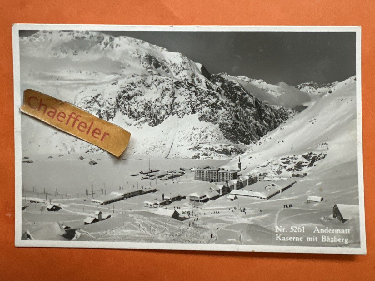 Cartes postales: Alte Ansichtskarte Andermatt, Kaserne mit Bäuberg1937, Rarit – D'occasion à Zürich par Chaeffeler