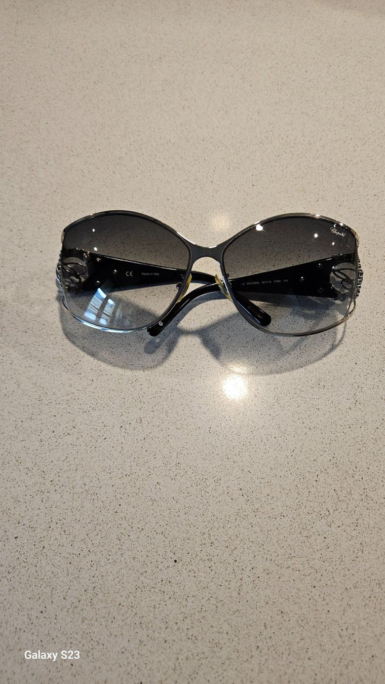 Chopard Brillen & Gläser: Original Chopard Sonnenbrille mit Steinen, Top Zustand – Gebraucht aus Sennhof (Winterthur) von HG2019