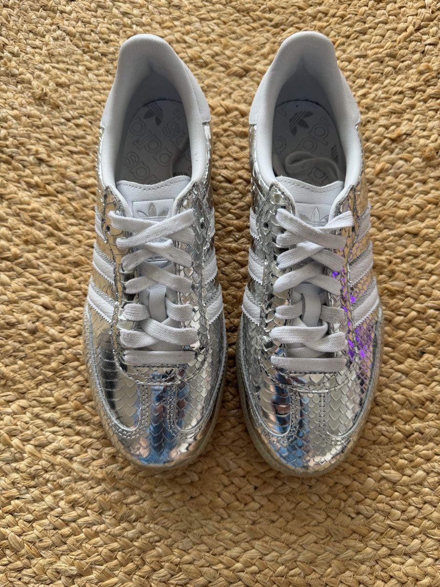Damenschuhe: Adidas Samba Damen Sneaker Silber – Gebraucht aus Alosen von .AMEA. 1