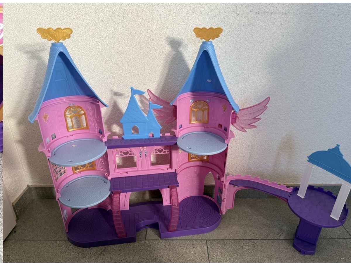 Case e mobili per bambole: Royale High Roblox Puppenhaus – Nuovo (secondo la descrizione) da Niederwil AG venduto da lar_yhz5 2