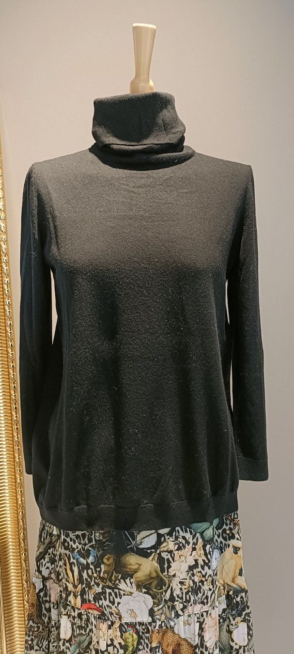 Falconeri Maglioni & Felpe: Schwarzer Rollkragenpullover von Falconeri, Grösse L – Usato da Zollikofen venduto da Proseco