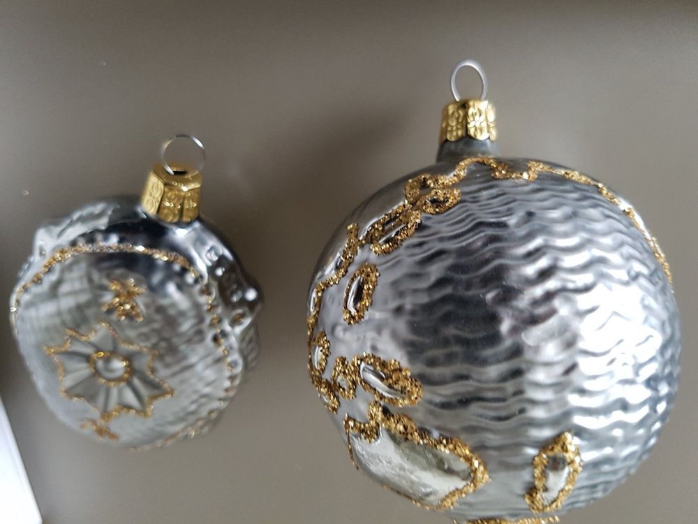 22 alte Weihnachtskugeln sehr edel und schön, silber / gold Kaufen