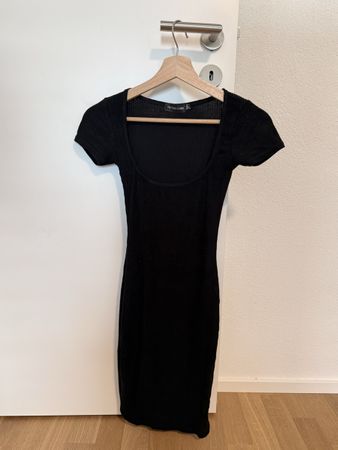 Black ribbed dress PRETTYLITTLETHING EU 34 new condition