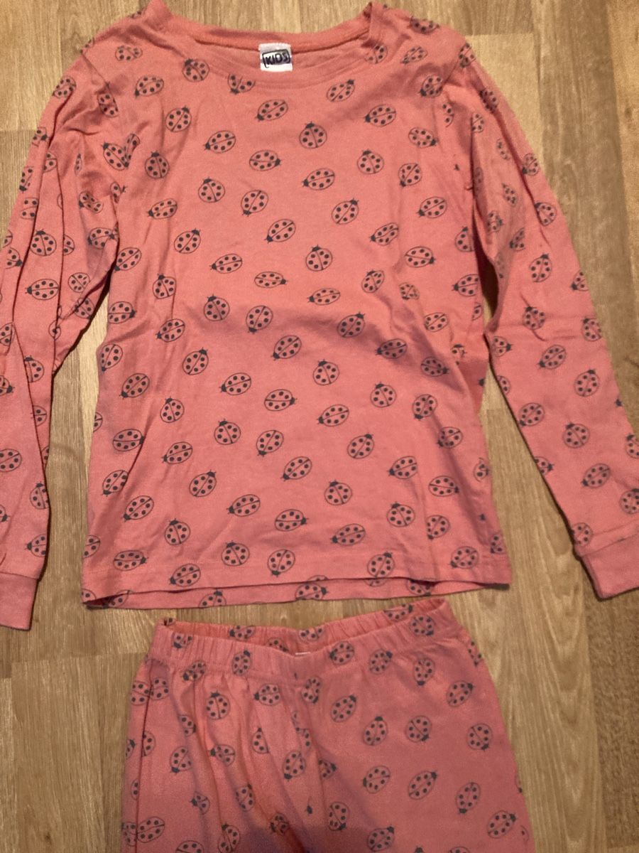 Pigiama & Simili: Mädchen Pyjama Marienkäfer Gr. 122-128 – Usato da Emmenbrücke venduto da JJ_89 1