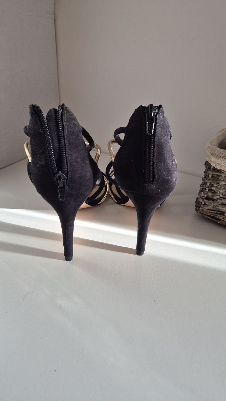 Nafnaf Chaussures femmes: Chaussures à talons hauts 38 – D'occasion à Farvagny-le-Grand par ann_t5br 2